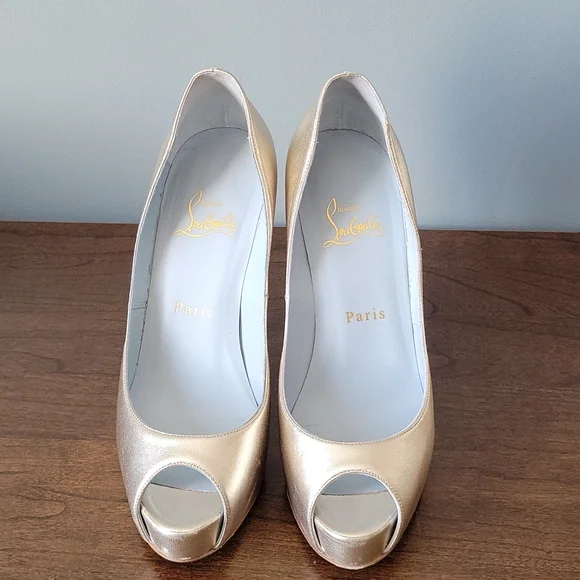 Christian Louboutin gold peep toe pump - Picture 4 of 9